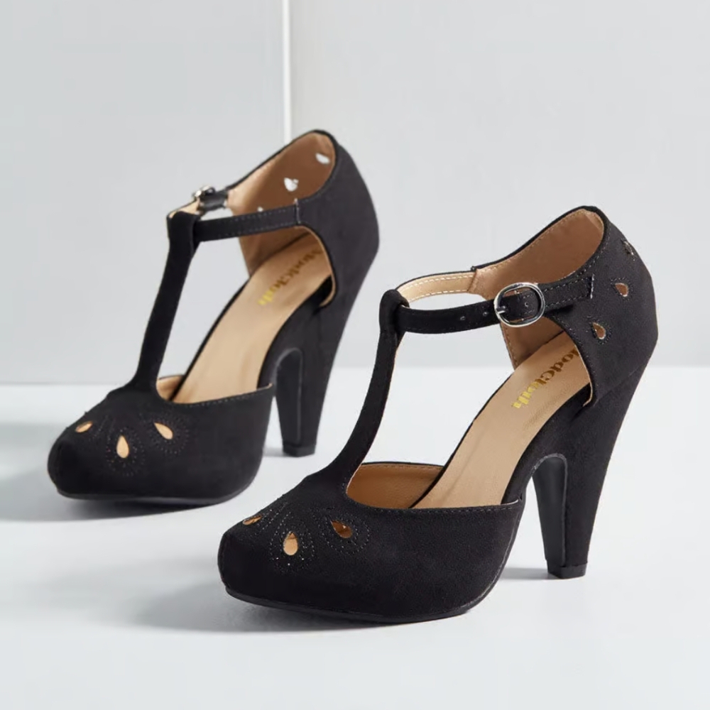 NWT Black Zest is History Heel